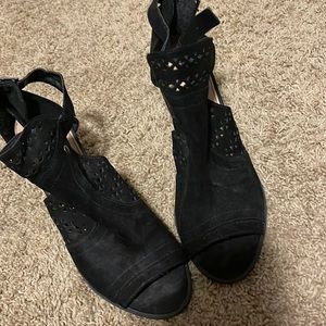 Heels, color black, size 9 1/2